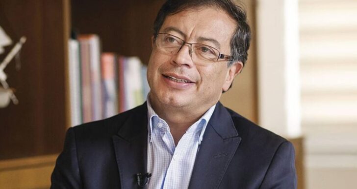 Petro-1-780x514 - Sorprendido Petro con un reconocimiento no político sino como economista