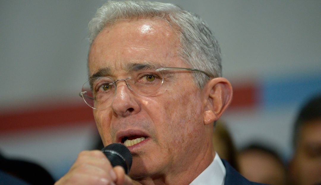 Afirman que Uribe desciende de un faraón y la gente estalla de risa