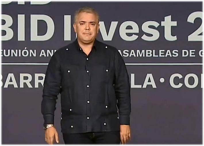 Duque nos está obligando a votar por Petro