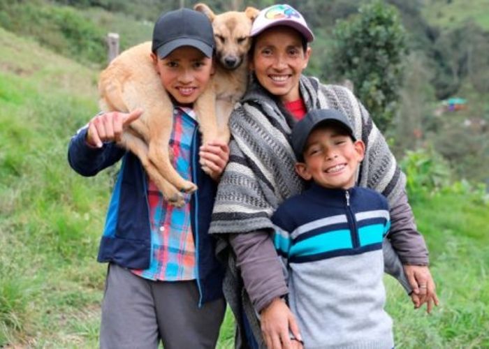 La primera familia campesina en ser nominada a los India Catalina