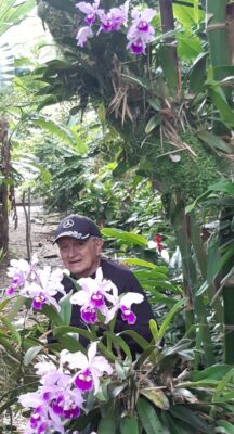  - El jardinero feliz