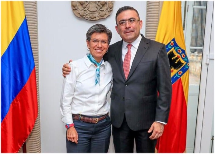 Guillermo Escobar, atornillado 25 años en la Alcaldía de Bogotá, en la lupa de la Fiscalía