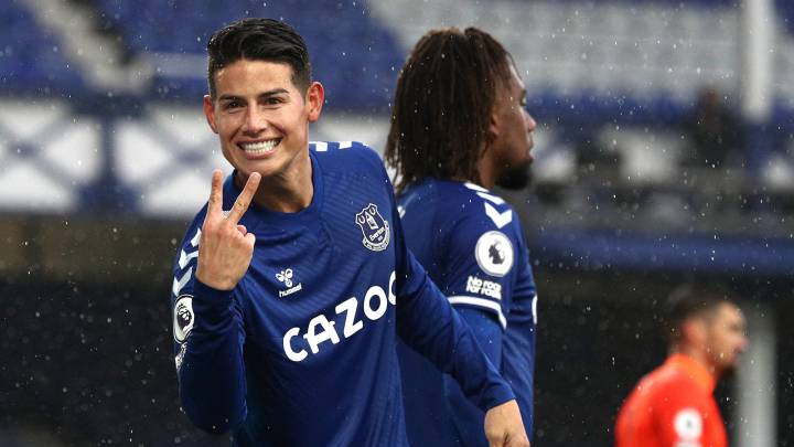Pobrecito James ¡tan solo en el Everton!