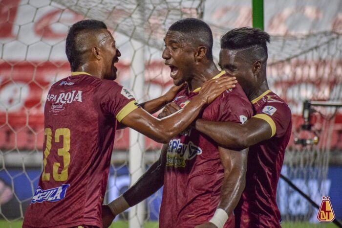 Gabriel Camargo: un criador de pollos ahora también vendedor de futbolistas - -- Las2orillas - Gabriel Camargo: un criador de pollos ahora también vendedor de futbolistas