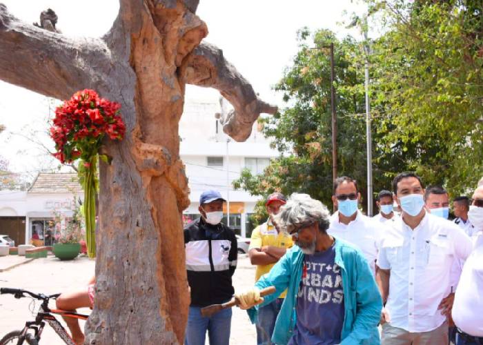 El escultor que sorprendió a Valledupar con su talento para la madera