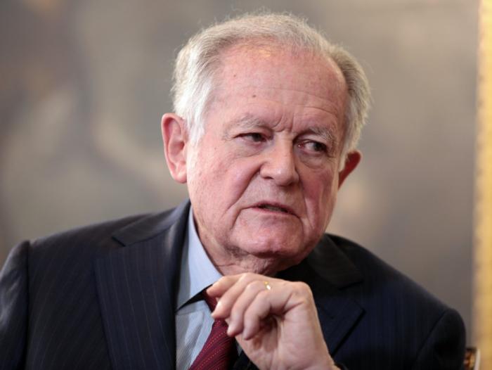 Los colombianos estamos en la obligación de mantener a Sarmiento Angulo