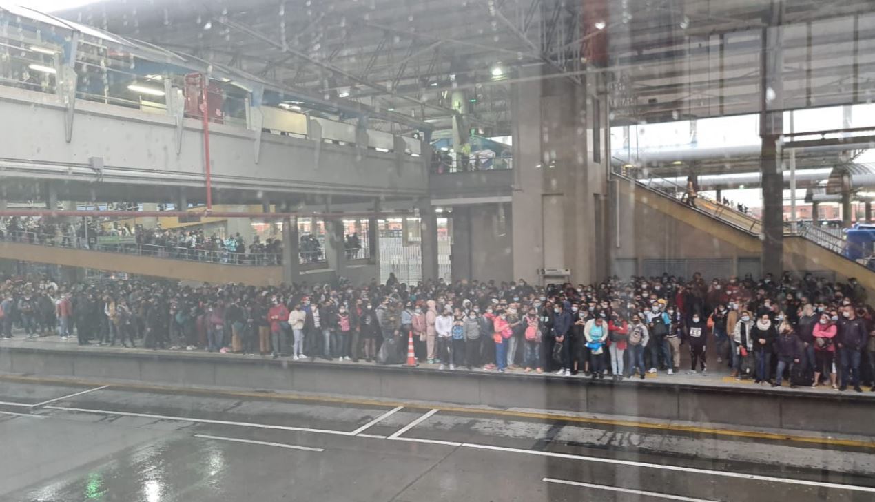¿Cual cuarentena? Dramáticas aglomeraciones en Transmilenio