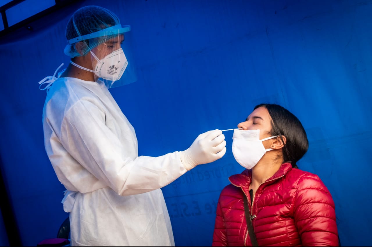 28.005 casos nuevos y 586 fallecimientos más por Covid en Colombia