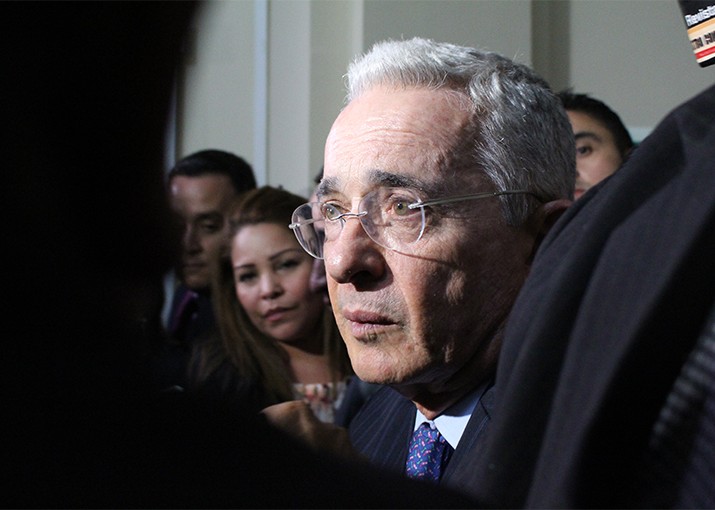 Uribe le suplica al ejército reprimir la protesta social