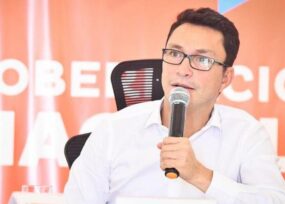 Carlos Caicedo sale del país ante amenazas del Clan del Golfo