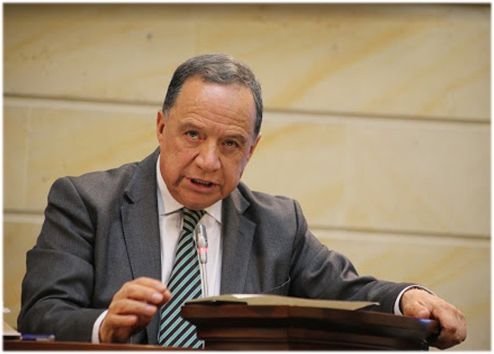 El Covid se llevó al senador conservador Eduardo Enríquez Maya