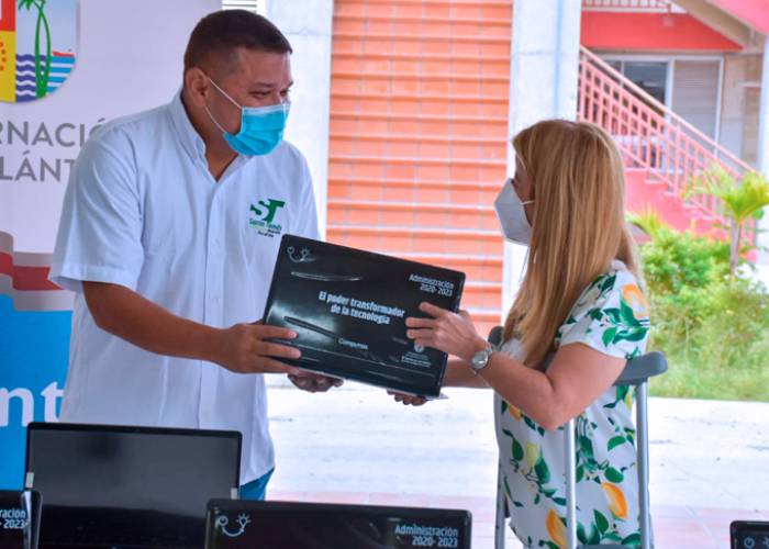Gobernadora del Atlántico completó la entrega de 949 equipos portátiles a colegios públicos