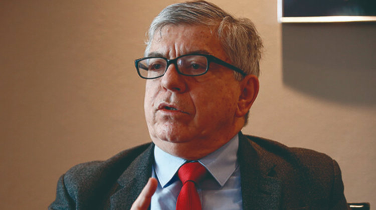 ¿A qué le juega César Gaviria?