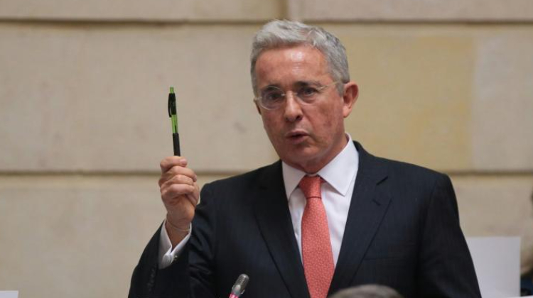 ¡¡Uribe Hood, el redentor!!