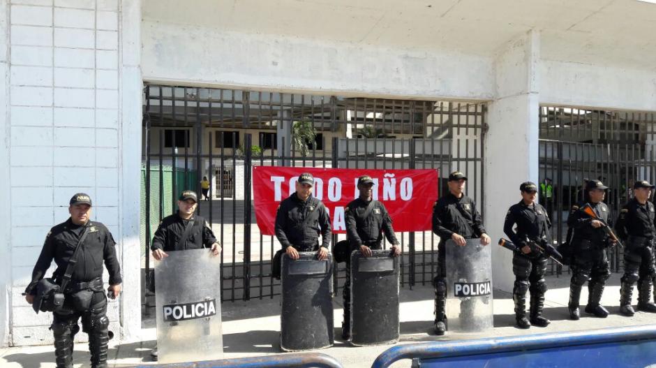 Policia colombiana agrede a jugadores de River Plate en Barranquilla