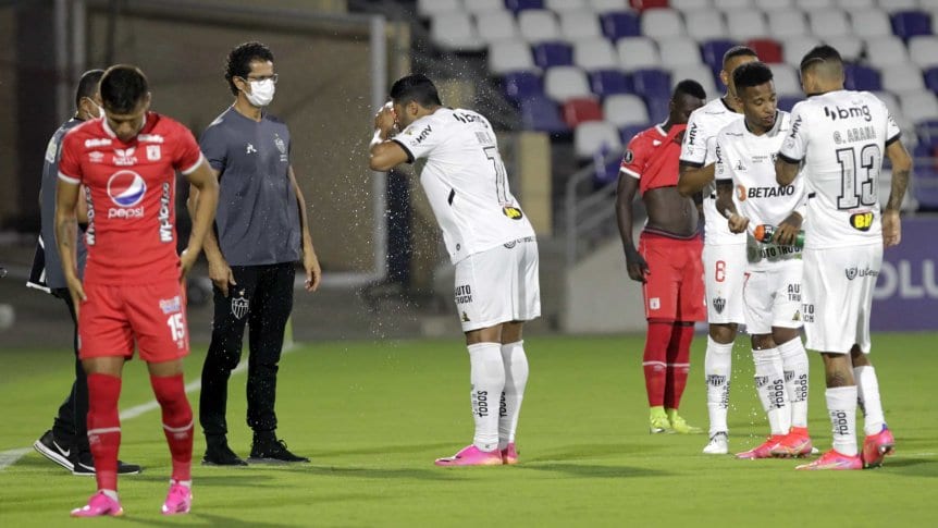 El silencio de los narradores colombianos de ESPN ante excesos de la policia