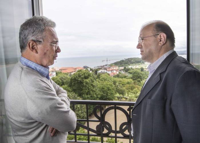 Para triunfar en política hay que desligarse de los aviones a los que se le están apagando los motores