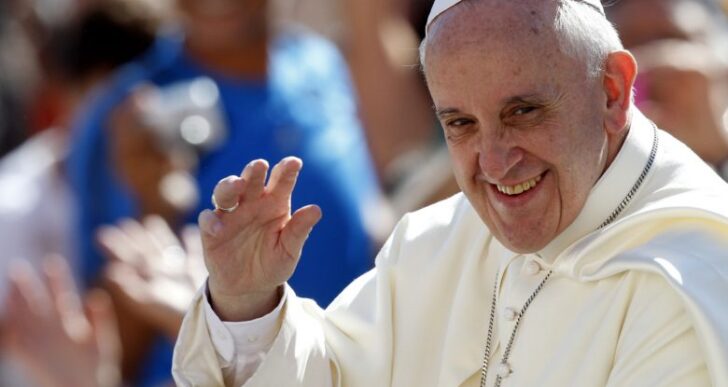  - Petro le pide al Papa "detener el golpe de estado en Colombia"