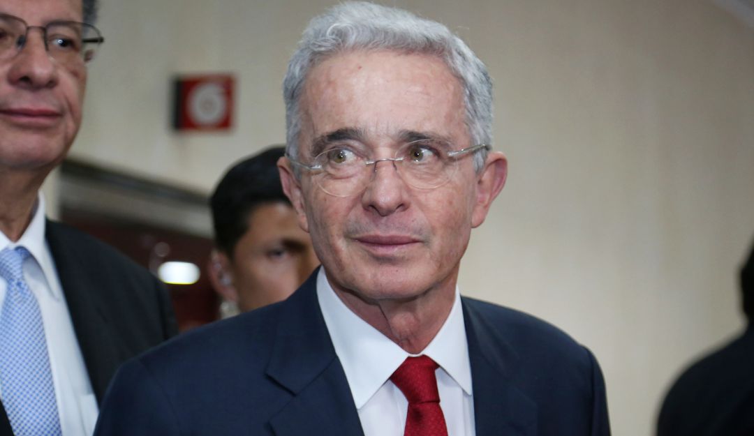 Alvaro Uribe le habla a España