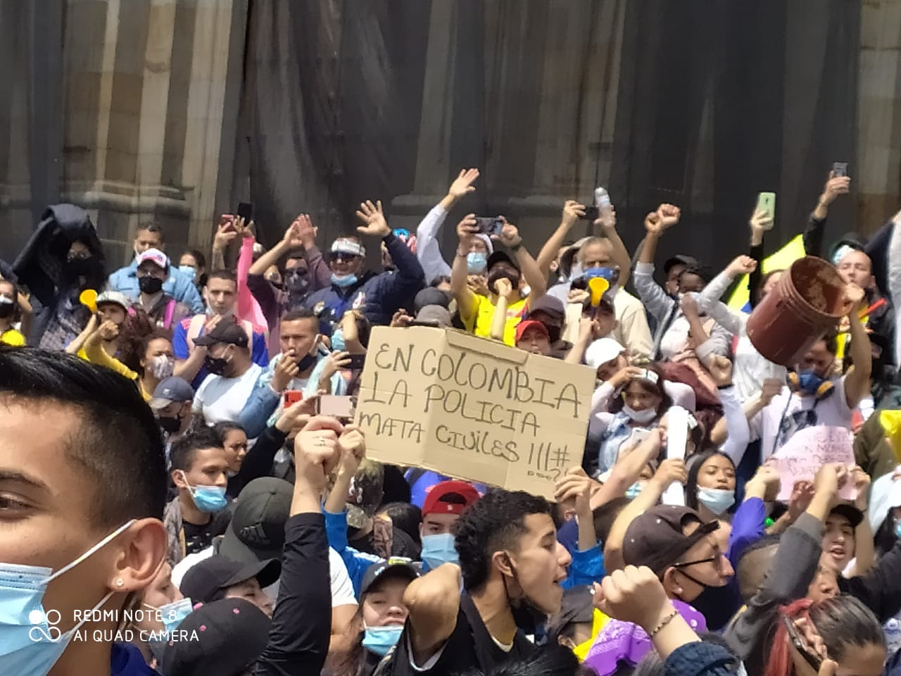  - La ideología del gobierno y las fuerzas armadas en medio de la crisis nacional