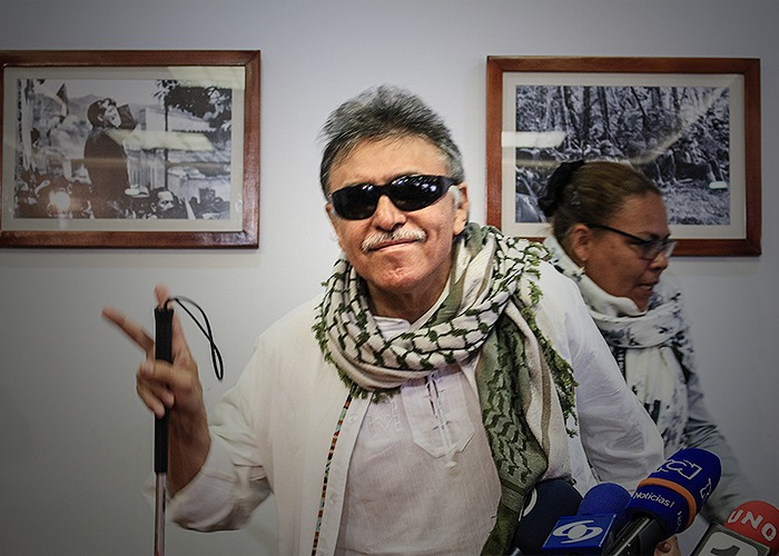 Santrich, admirado por sus tropas y repudiado por la opinión pública