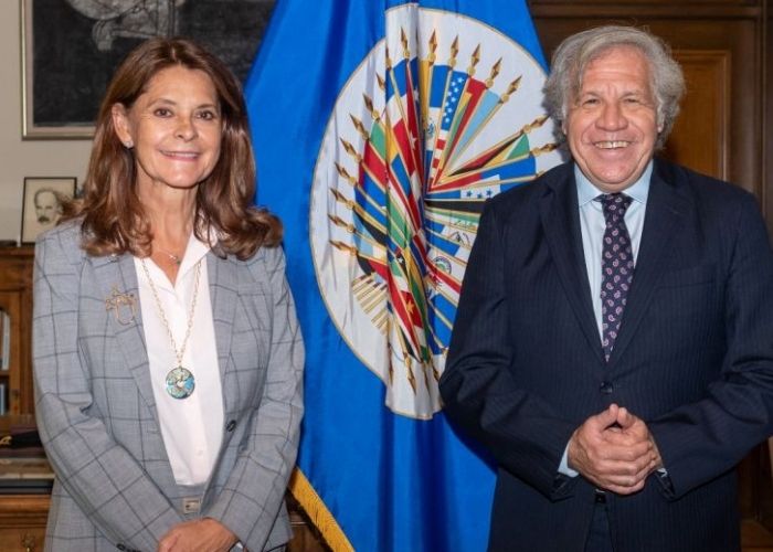La vicepresidenta empezó su visita en Washington sacando las uñas