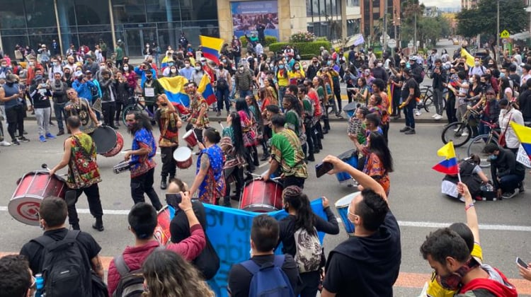 Duque se metió con la juventud y se jodió