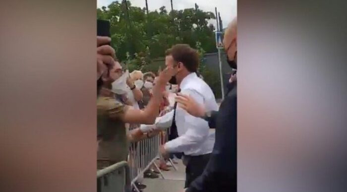 - VIDEO: La cachetada que le pegaron a Macron, el presidente de Francia