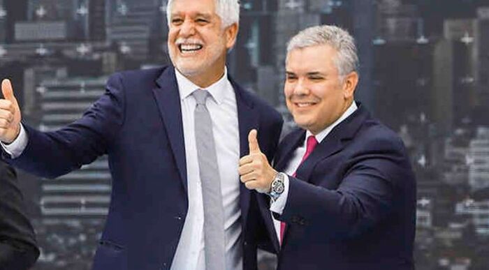  - Critican en redes la lambonería de Peñalosa con Duque