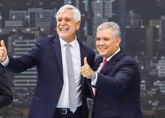 Critican en redes la lambonería de Peñalosa con Duque