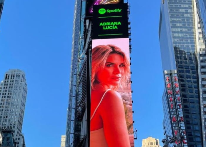 La envidia que despertó la imagen de Adriana Lucia en Times Square