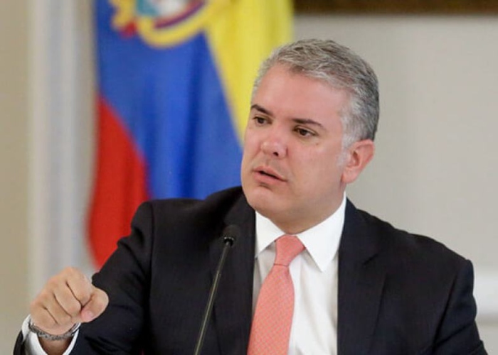 Hasta los periodistas de Caracol cuestionan a Duque