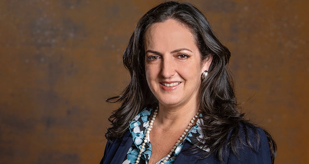 Espectacular parada de sacerdote jesuita de la Javieriana a Maria Fernanda Cabal