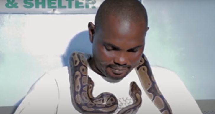  - Video: El hombre que dedicó su vida a cuidar serpientes