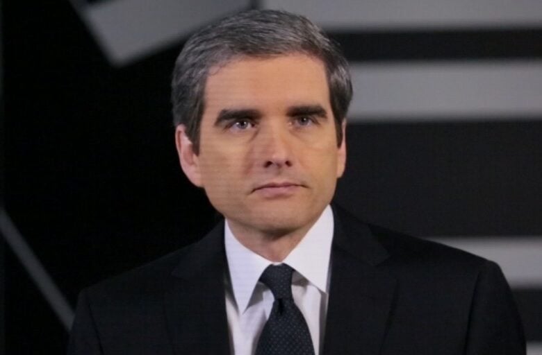 Pobre Félix de Bedout, los uribistas lo llaman guerrillero y los petristas lo gradúan de paraco