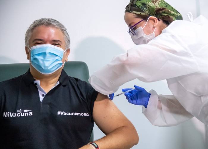 Duque recibió la primera dosis contra el COVID-19