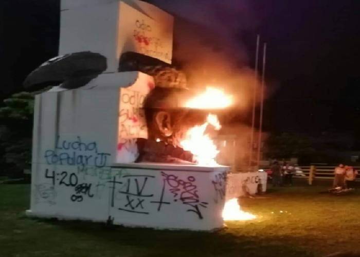 Las estatuas caídas