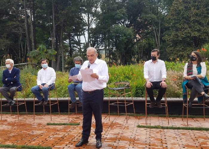 Consenso como símbolo del unanimismo y la tibieza política