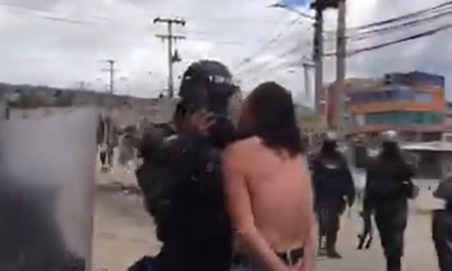 Papá desesperado suplica al ESMAD para que le devuelva a su hijo