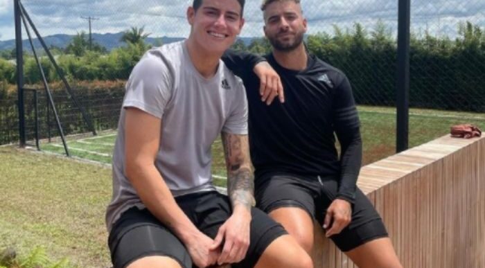Foto de James Rodríguez con Maluma - Aprovechando sus vacaciones: el reencuentro de James Rodríguez con Maluma