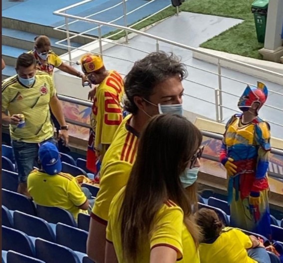  - Destruyen al alcalde de Medellín por haber ido a ver Colombia vs Argentina