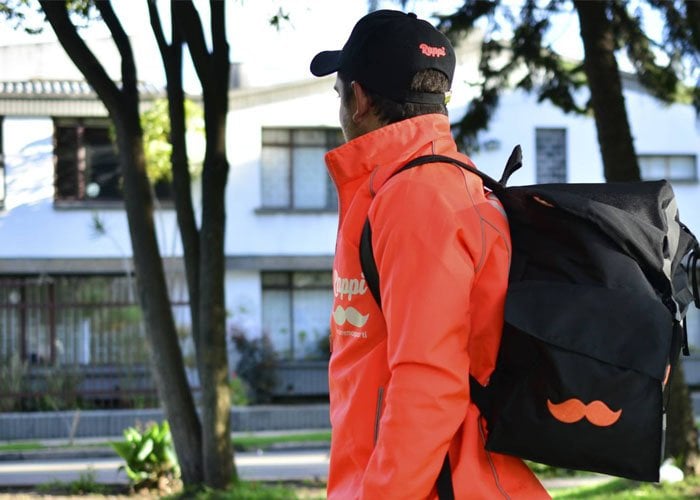 VIDEO: Ladrones disfrazados de Rappi atracan a 30 personas en restaurante de Bogotá