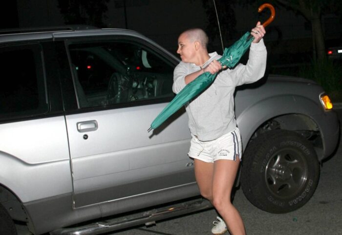britney-spears-umbrella-3-e1487855810221