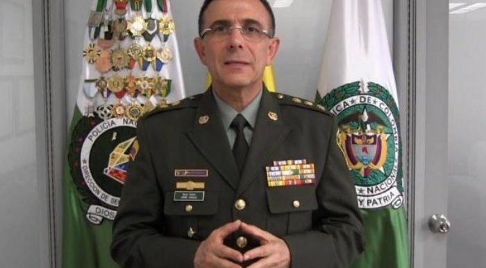  - 66 senadores se hicieron de la vista gorda y ascendieron al director de la Policía