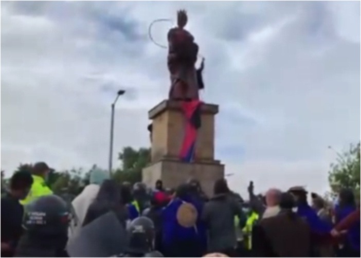 Las dos estatuas con las que no pudieron los Misak