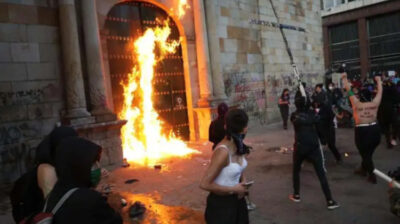  - “La única iglesia que ilumina es la que arde"