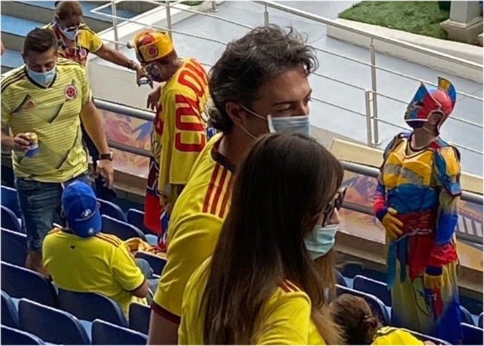 Destruyen al alcalde de Medellín por haber ido a ver Colombia vs Argentina