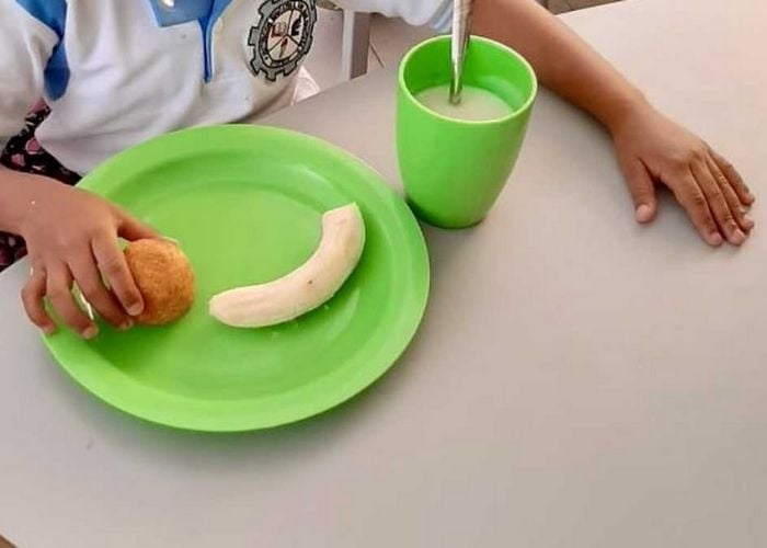  - El miserable desayuno y almuerzo que le daban a niños pobres en La Guajira