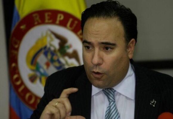 Tarea urgente del embajador Plata en España: desbloquear entrada de colombianos