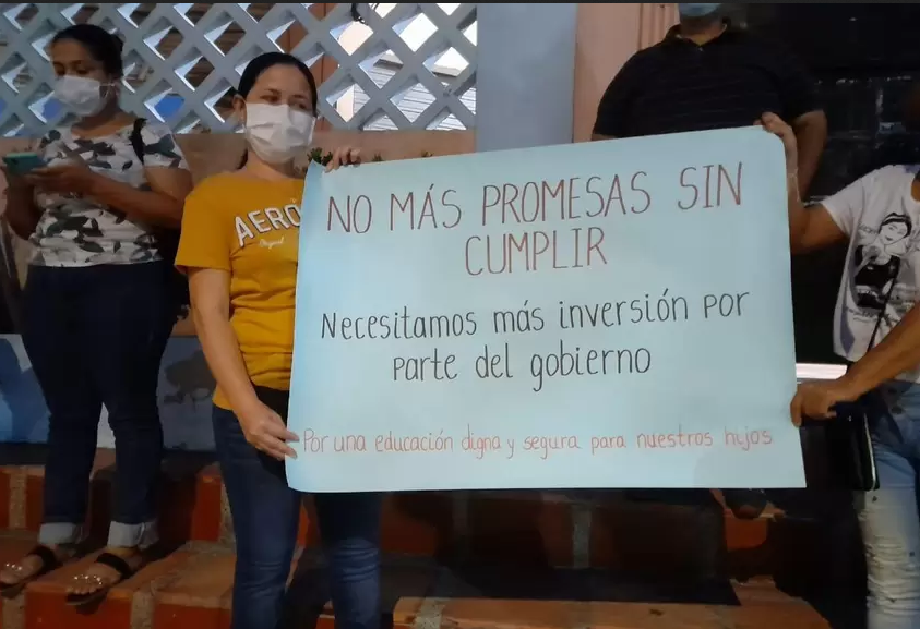 El mejor colegio público del país se está cayendo a pedazos